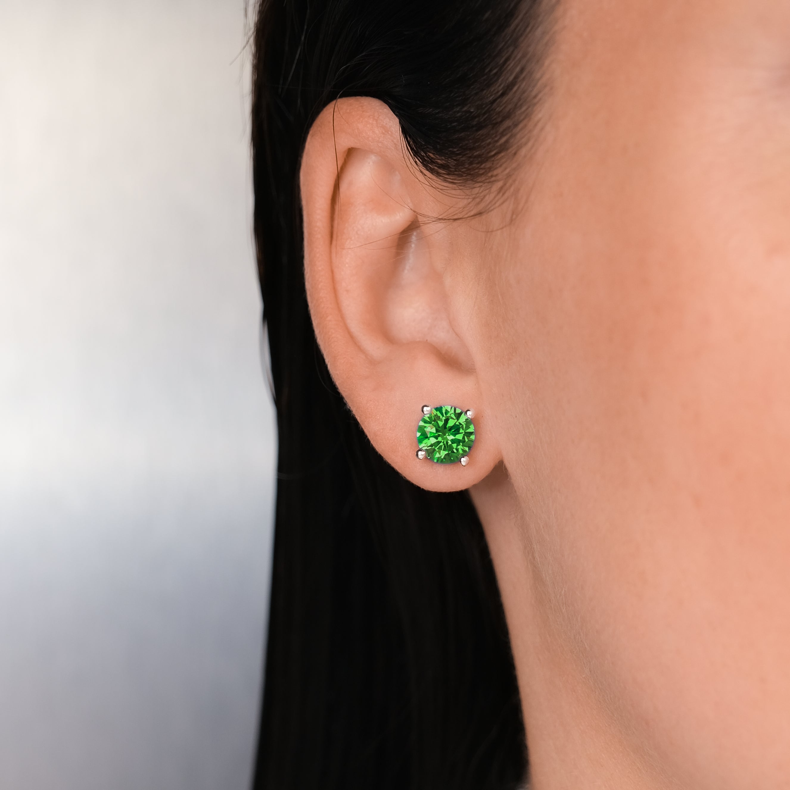 GREEN_DIAMOND_EARSTUD_SILVER_EAR