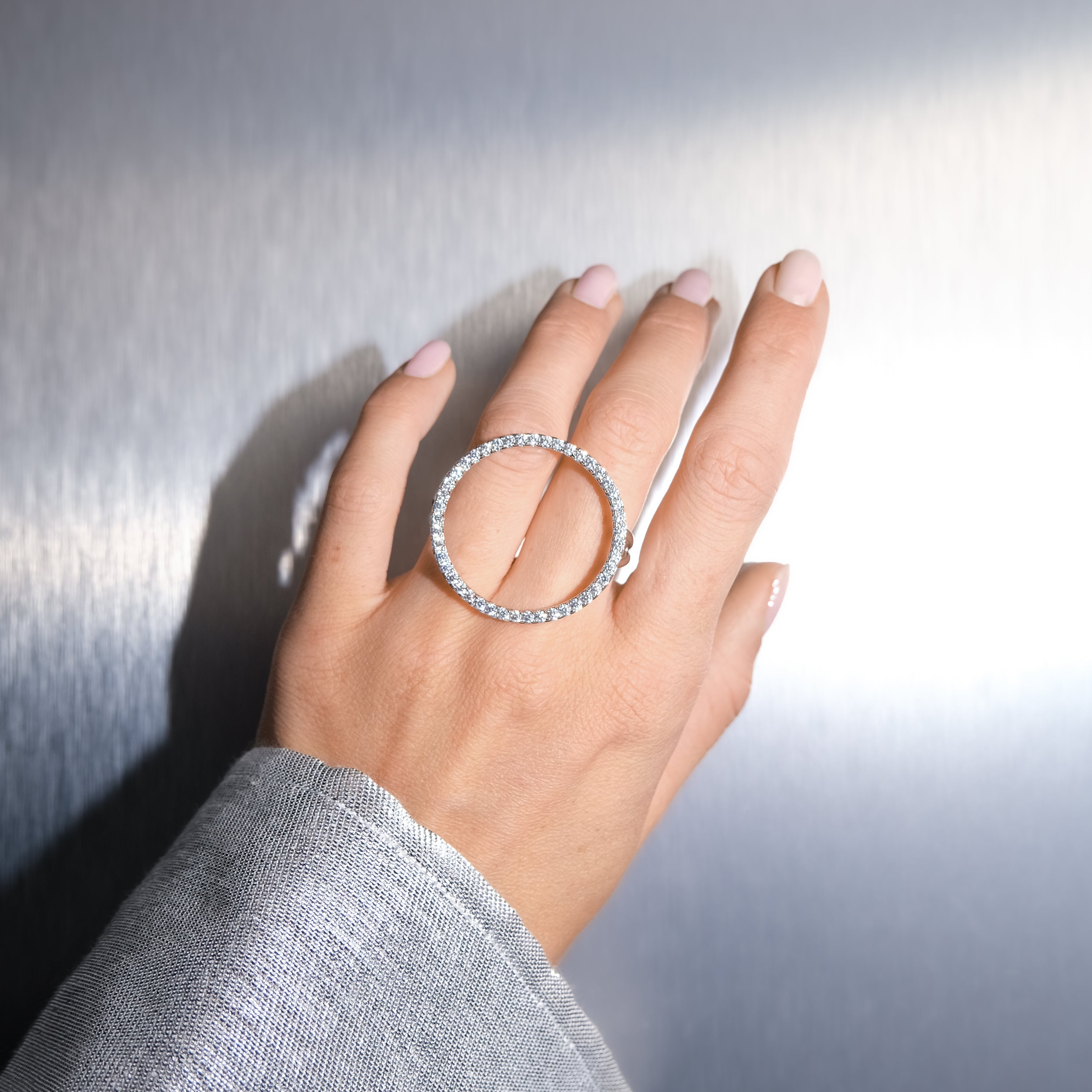 JOY_DIAMOND_RING_SILVER_HAND