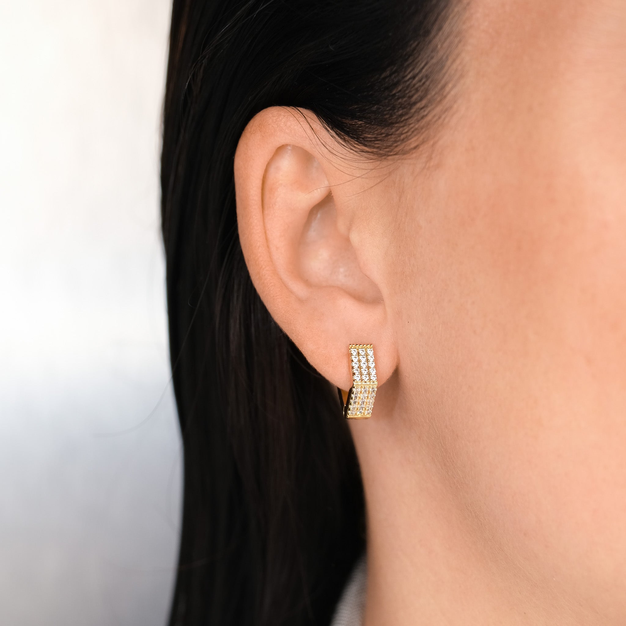 MAY_DIAMOND_EARRING_GOLD_EAR