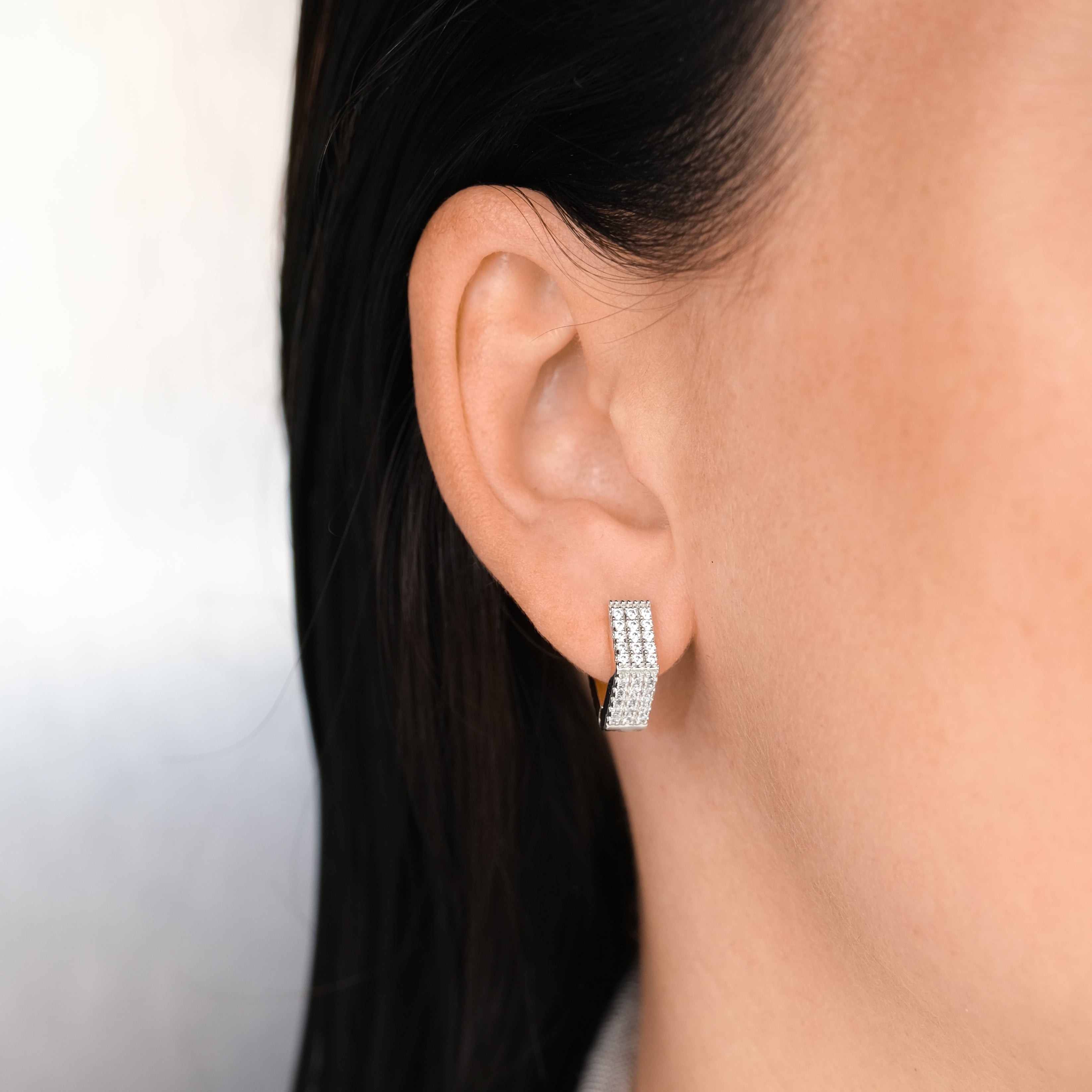 MAY_DIAMOND_EARRING_SILVER_EAR