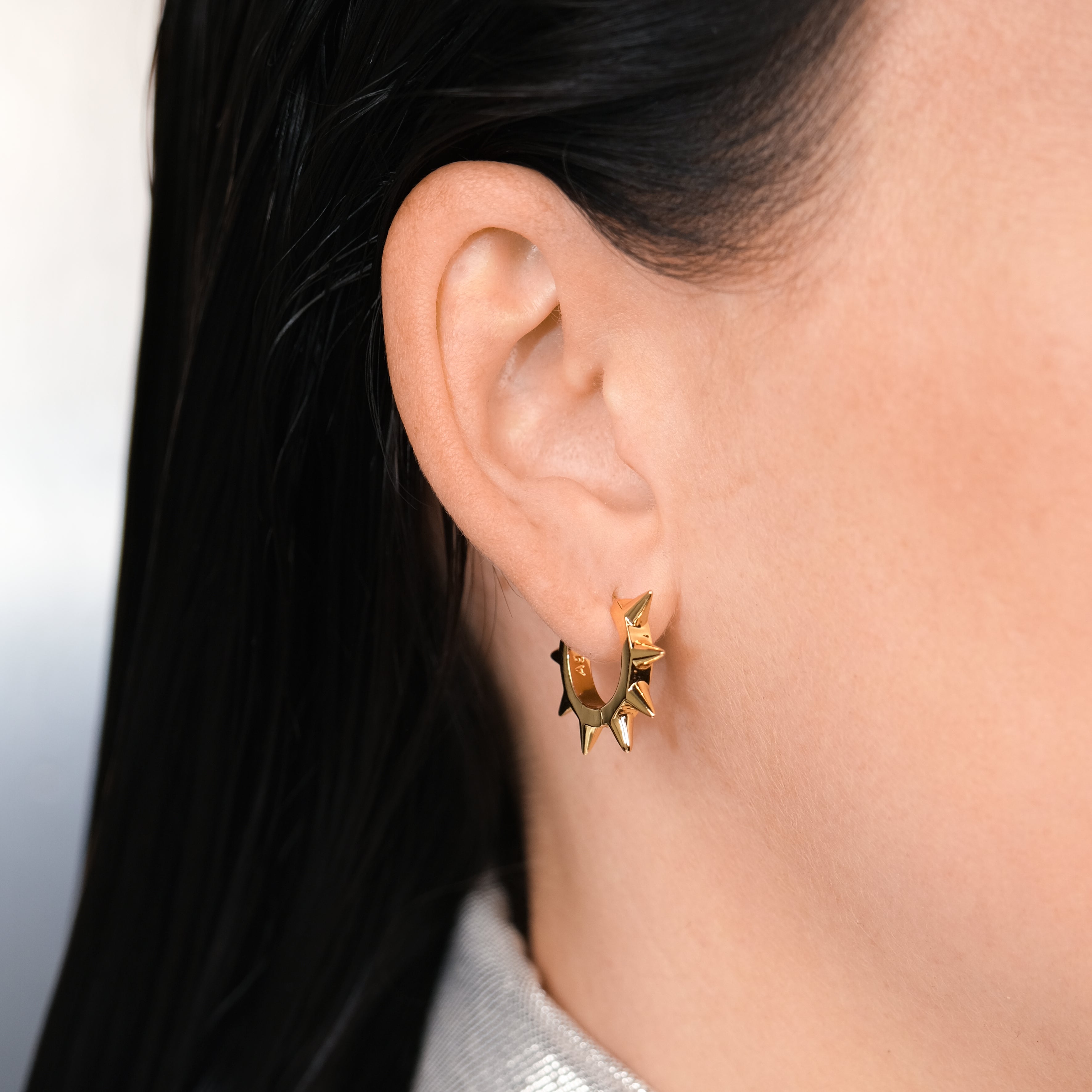 SPIKE_EARRING_GOLD_EAR