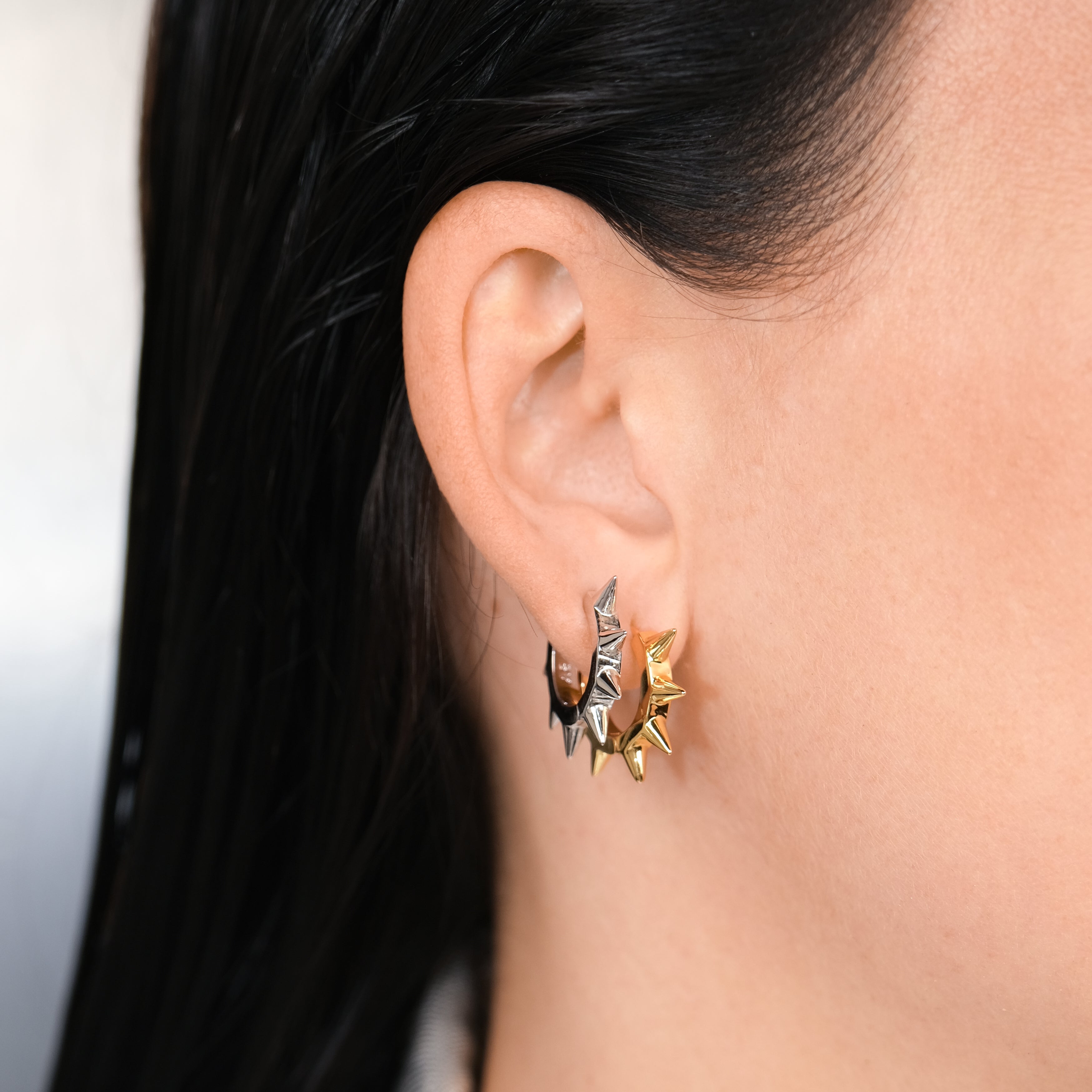 SPIKE_EARRING_GOLD_SILVER_EAR